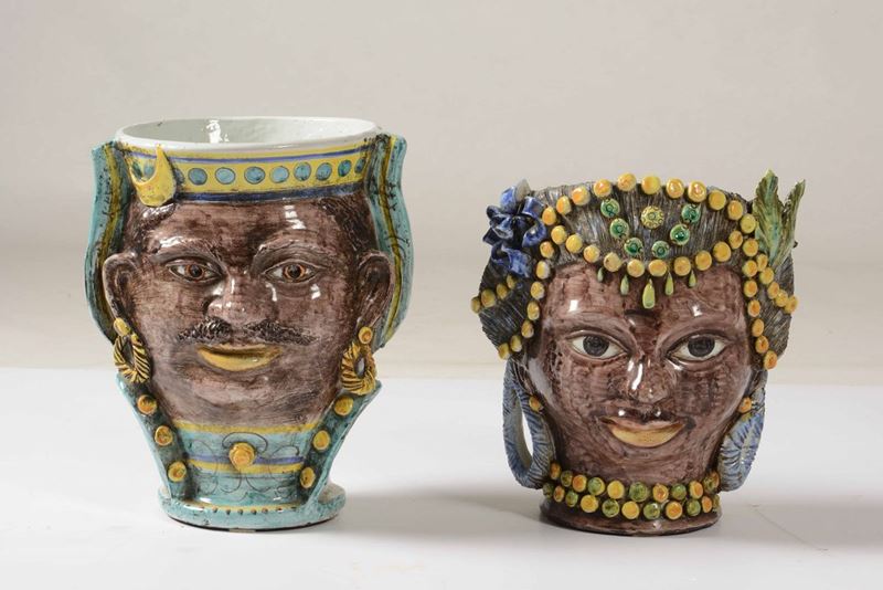 Coppia di vasi "Testa di moro" <BR>Sicilia, Caltagirone, XX secolo  - Asta Ceramiche e Vetri | Cambi Time - Cambi Casa d'Aste