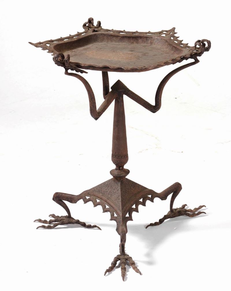 Tavolino in ferro battuto a forma esagonale  - Asta Antiquariato Gennaio | Cambi Time - I - Cambi Casa d'Aste