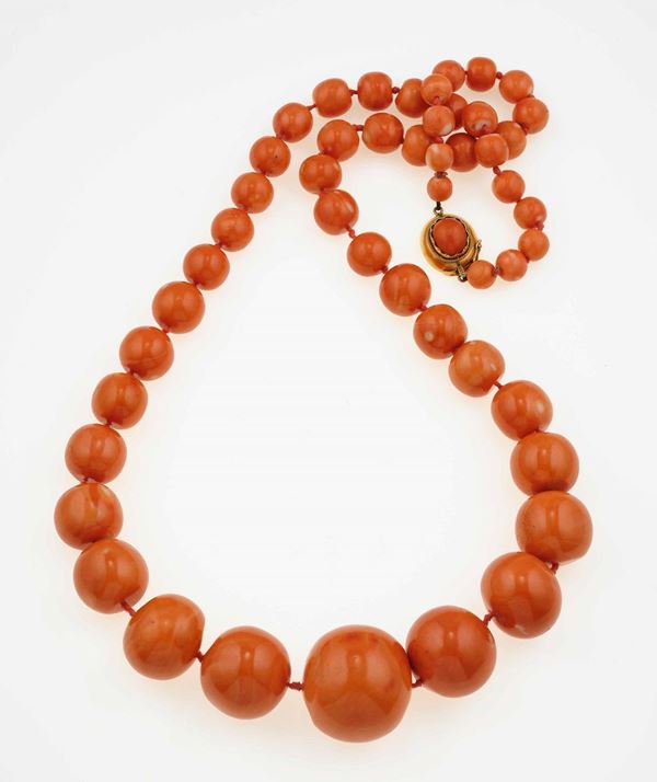 Graduated coral beads necklace
