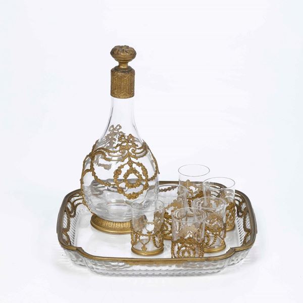 Servizio da rosolio da sei composto da vassoio, bottiglia  e sei bicchieri. Francia XIX secolo