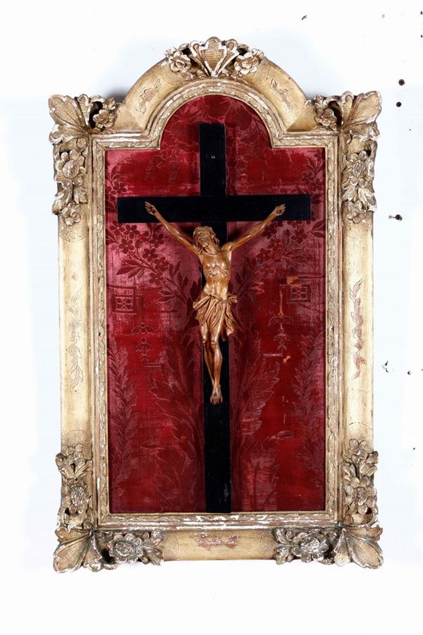 Crocifisso in legno intagliato. Arte barocca del XVII-XVIII secolo