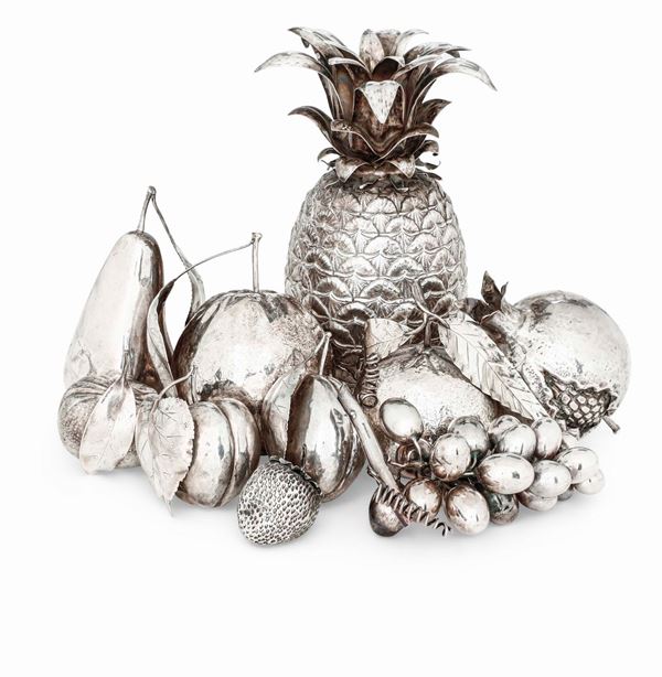 Insieme di dieci frutti in argento 925. Maison Mario Buccellati, Italia XX secolo