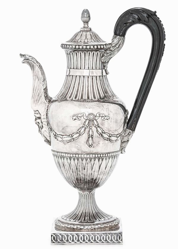 Rara caffettiera in argento fuso,sbalzato, traforato e cesellato. Stato Pontificio, città di Perugia  [..]