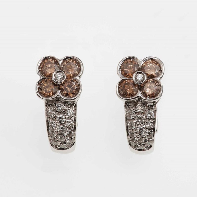 Pair of diamond and gold earrings. Signed Damiani  - Auction Fine and Coral Jewels  [..]
