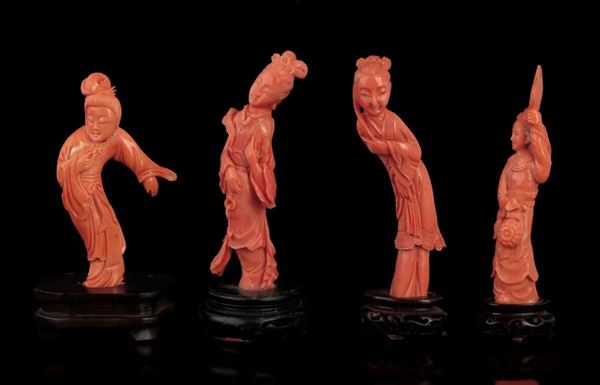 Quattro figure scolpite in corallo raffiguranti fanciulle, Cina, inizi XX secolo