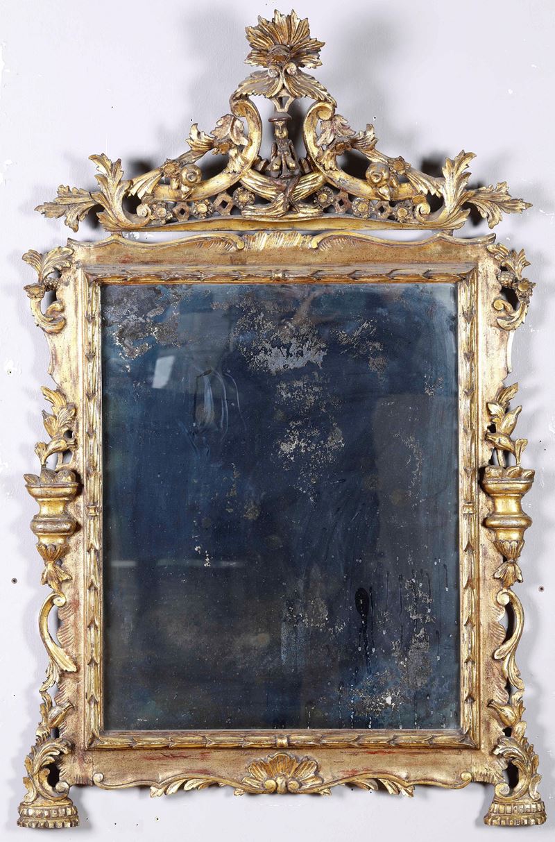 Specchiera in legno intagliato e dorato. XIX-XX secolo  - Asta Antiquariato Giugno  [..]