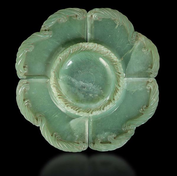 Portavivante composto da cinque piatti scolpiti in giada verde, Cina, inizi XX secolo