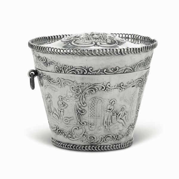 Scatola contenitore in argento. Olanda, XX secolo
