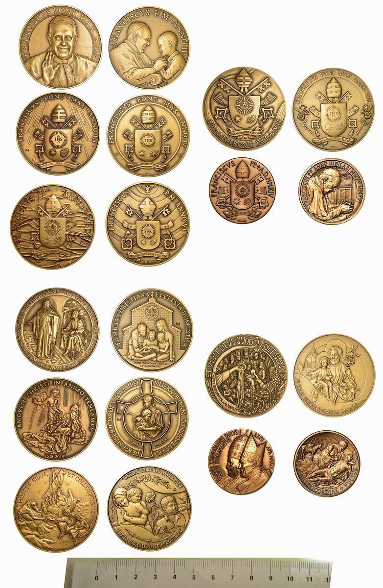 VATICANO. Lotto di 10 medaglie annuali e straordinarie in bronzo.  - Auction Numismatics  [..]