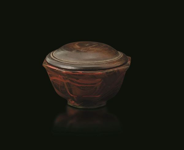Ciotola in vetro di Pechino sui toni del marrone e coperchio in legno, Cina, Dinastia Qing, marca e del periodo Yongzheng (1723-1735)