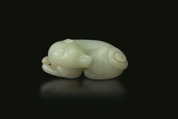 Figura di cane scolpito in giada Celadon, Cina, Dinastia Qing, XIX secolo