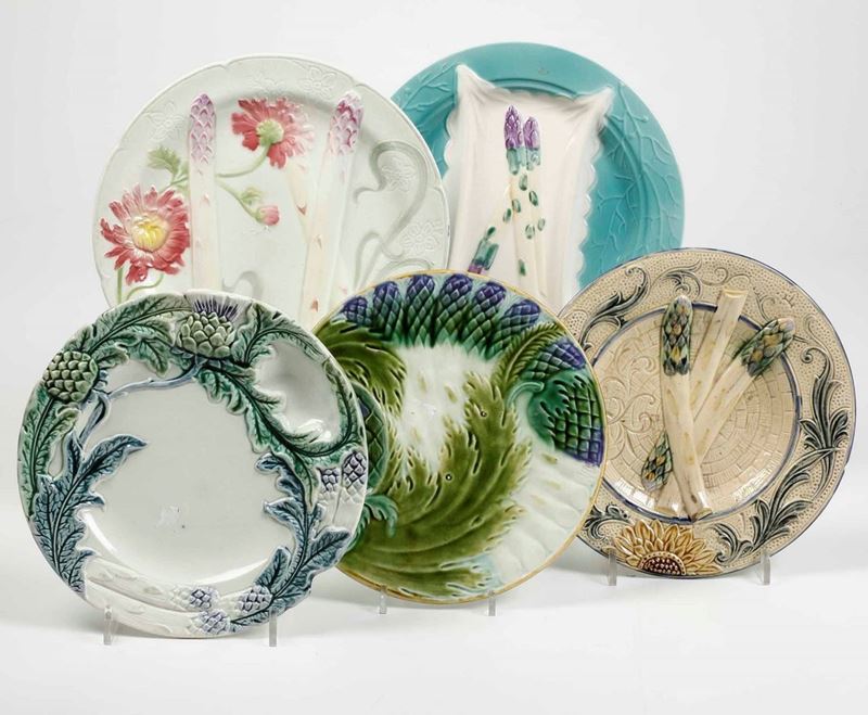 Cinque piatti per asparagi<BR>Francia e Germania, inizio del XX secolo  - Auction Ceramics and Glass | Timed Auction - Cambi Casa d'Aste