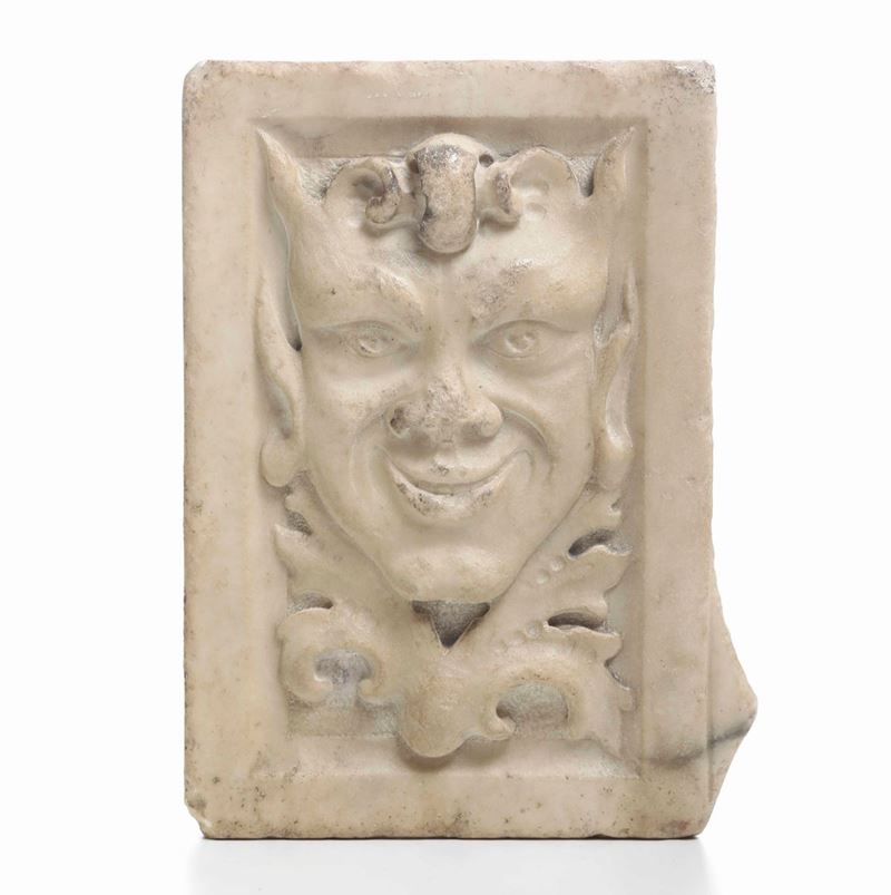 Frammento di mascherone in marmo scolpito. XVIII-XIX secolo  - Asta Scultura | Cambi Time - Cambi Casa d'Aste