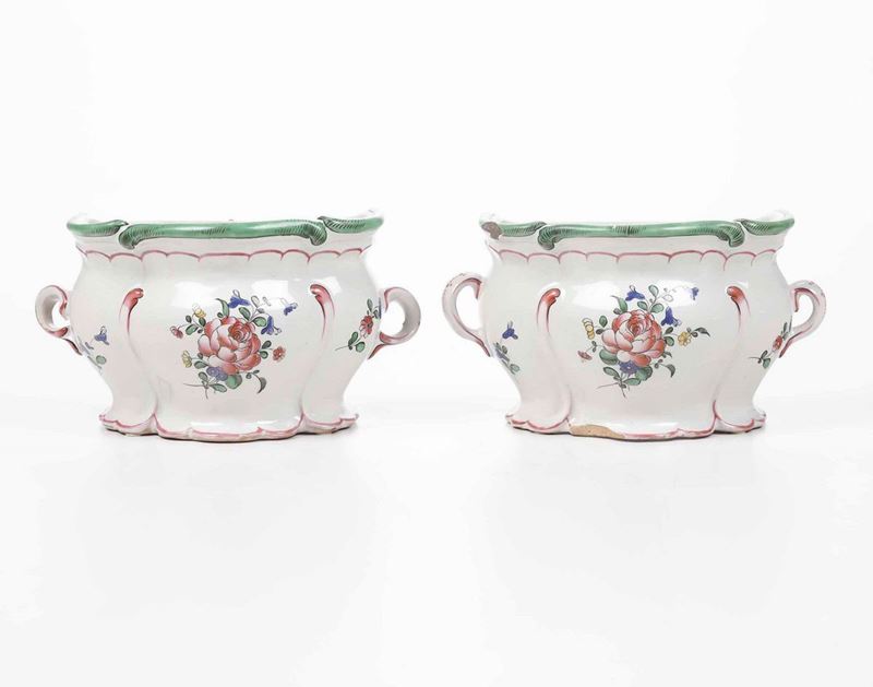 Coppia di fioriere <BR>Francia, Niderviller (Meurthe-et-Moselle), manifattura Custine, 1770-1793  - Auction Collectible French majolica barber basins, bowls and planters - Cambi Casa d'Aste