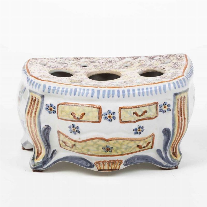 Fioriera<BR>Francia, 1760 circa<BR>  - Auction Collectible French majolica barber basins, bowls and planters - Cambi Casa d'Aste