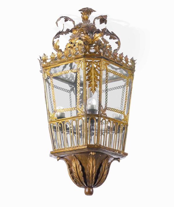 Lanterna in lamierino e legno dorato, XIX secolo
