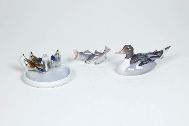 Due figurine: anitra e pesci<BR>Danimarca, Manifattura Royal Copenhagen, XX  [..]
