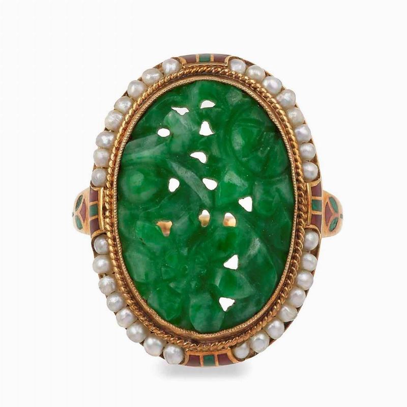 Anello con pietra dura tinta di verde, perline e smalti policromi  - Asta Fine and  [..]