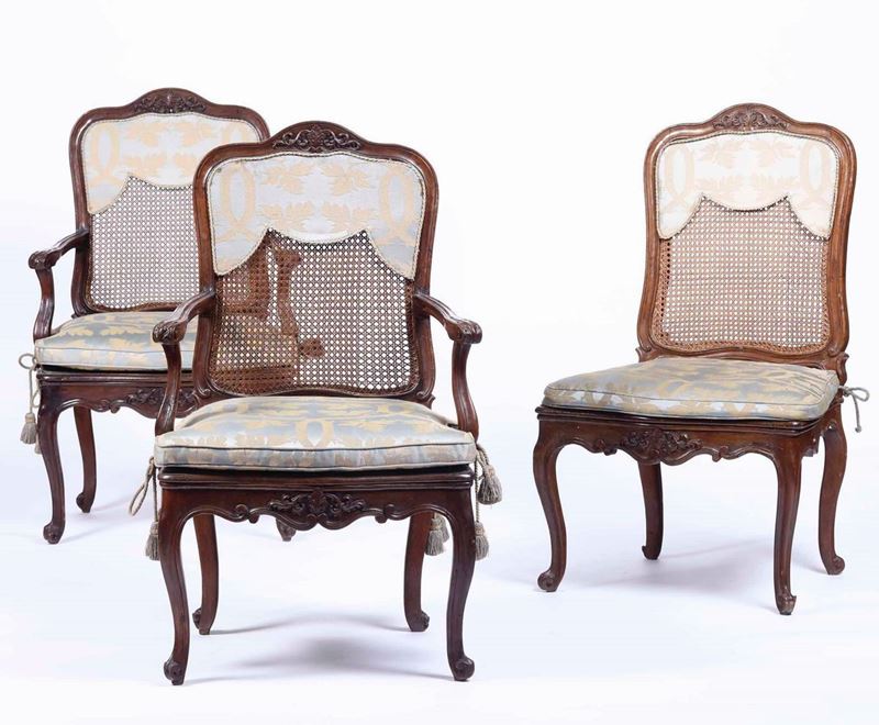 Coppia di poltrone e una sedia in legno intagliato. XVIII-XIX secolo  - Auction  [..]