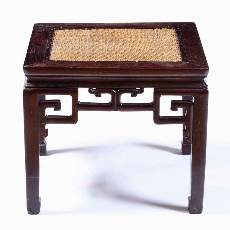 Tavolino in legno e piano in rattan. Cina, XX secolo  - Auction Antique June | Cambi  [..]