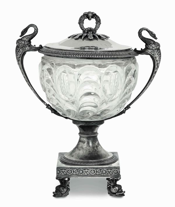 Zuccheriera. Cristallo molato e argento primo titolo fuso e cesellato. Parigi, prima metà del XIX secolo