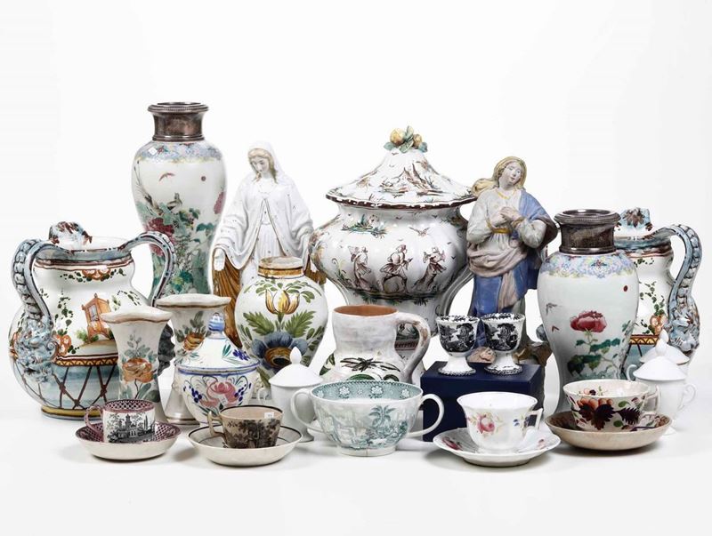 Lotto di oggetto in ceramica e vetro  - Asta Antiquariato Giugno | Cambi Time -  [..]