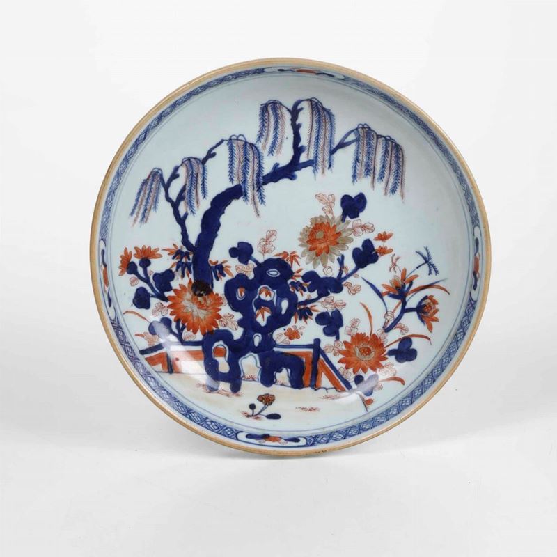 Piatto in porcellana Imari raffigurante paesaggio, Cina, Dinastia Qing, periodo Qianlong (1736-1796)  - Auction Asian Art | Cambi Time - Cambi Casa d'Aste