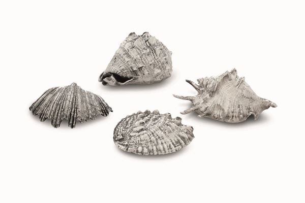 Quattro conchiglie rivestite in argento. Argenteria artistica del XX-XXI secolo. Firma Mario Buccellati  [..]
