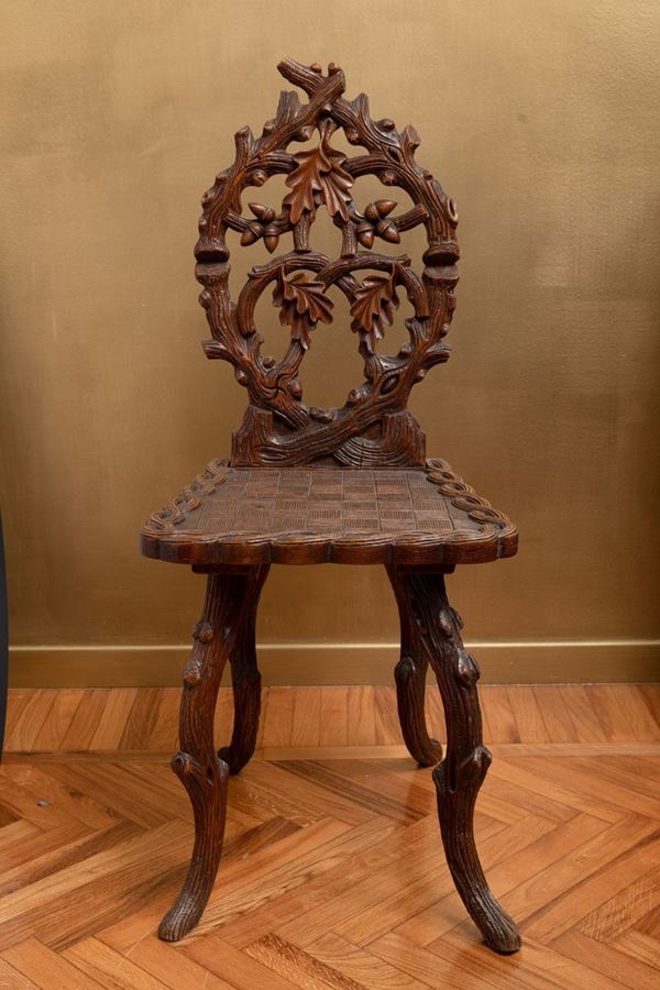 Coppia di sedie in legno intagliato. Germania, fine XIX secolo