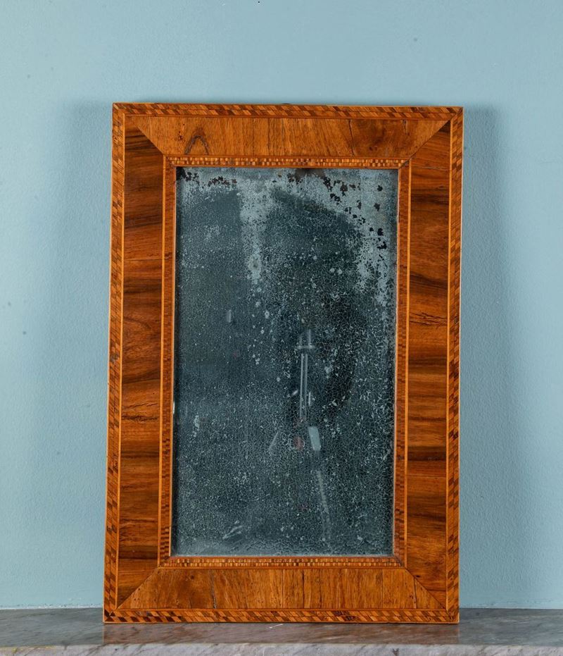 Specchio con cornice lastronata e filettata. XIX-XX secolo  - Asta ECLECTICA, the  [..]