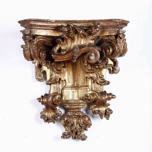 Mensola in legno intagliato e dorato. XVIII secolo