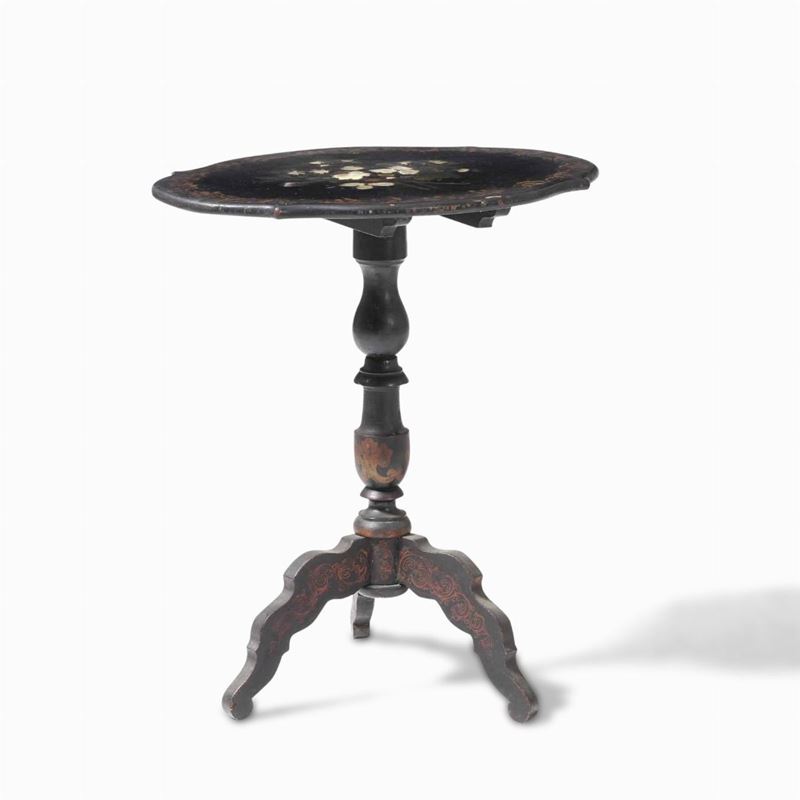 Tavolino a vela in legno ebanizzato. Genova, seconda metà XIX secolo  - Auction Dimore italiane | Cambi Time - Cambi Casa d'Aste