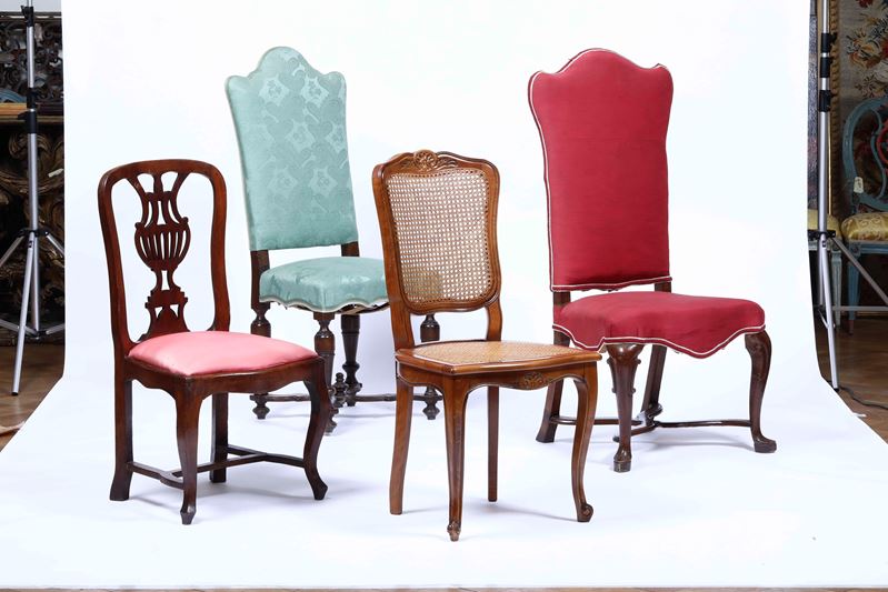 Quattro sedie diverse in legno  - Auction Dimore italiane | Cambi Time - Cambi Casa  [..]