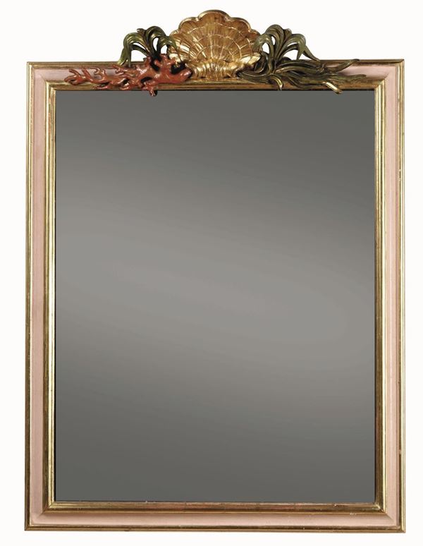 Coppia di specchiere in legno dipinto. XX secolo