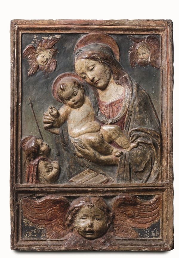 Madonna con Bambino e angeli. Rilievo in stucco policromo. Nei modi di Benedetto da Maiano. Toscana, possibile XV-XVI secolo