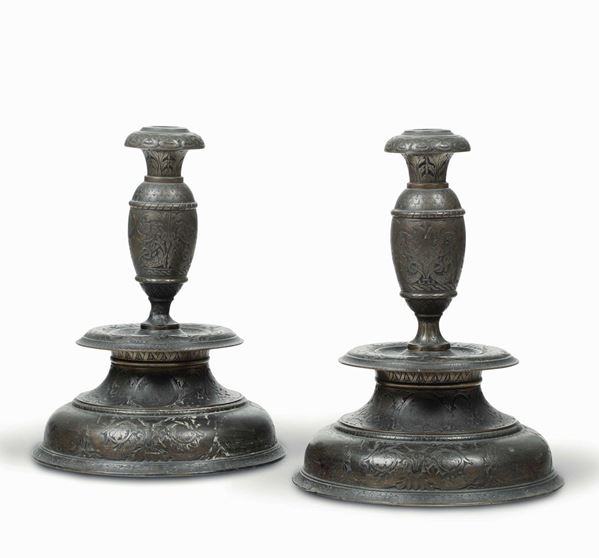 Coppia di candelieri in bronzo fuso, tornito e cesellato. Fonditore veneto del XVI-XVII secolo