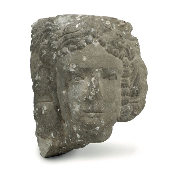 Antica testa femminile in pietra serena