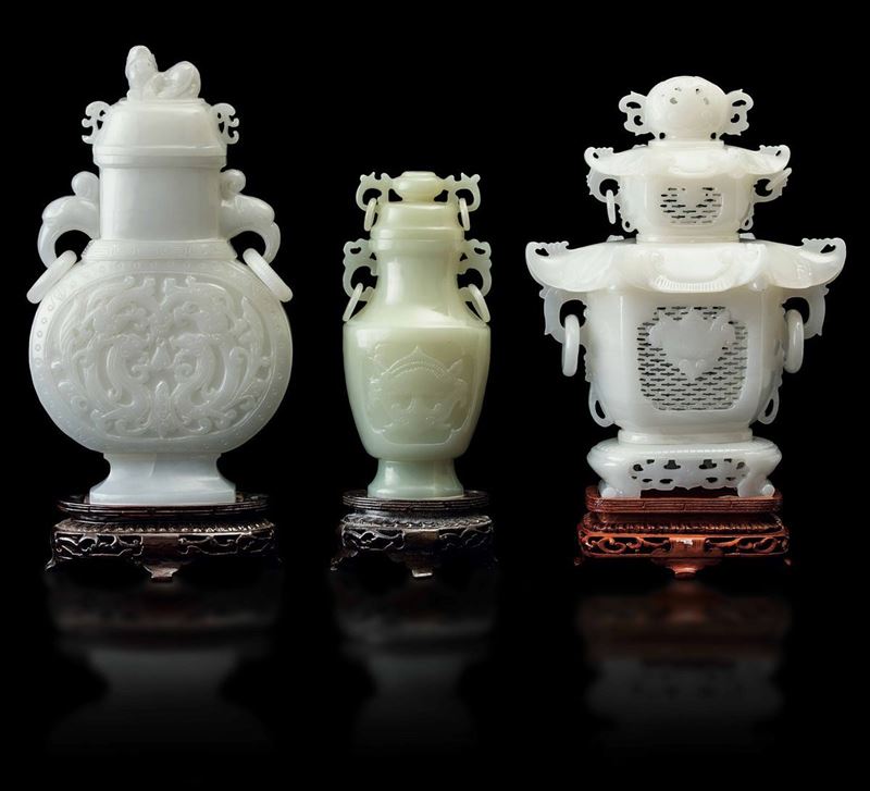 Tre vasi diversi scolpiti in giada bianca e Celadon, Cina, XX secolo  - Auction Asian Art | Cambi Time - Cambi Casa d'Aste