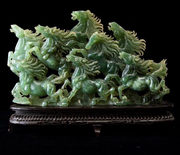 Gruppo in giadeite verde con cavalli, Cina, XX secolo