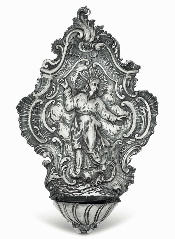 Acquasantiera in argento fuso, sbalzato e cesellato. Genova,  probabile XVIII secolo, apparentemente priva di bollatura