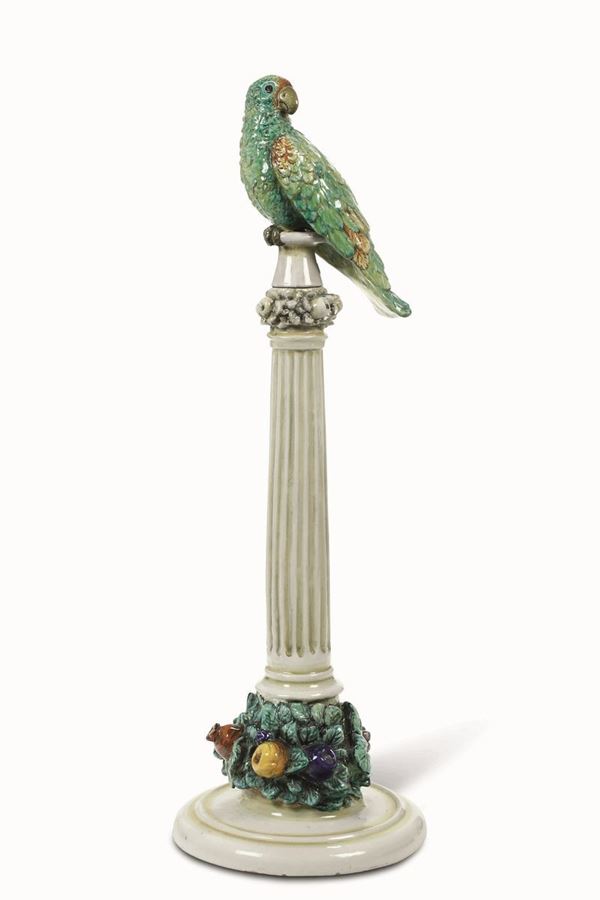 Scultura di pappagallo su colonna Pesaro, Manifattura Mengaroni, metà del XX secolo