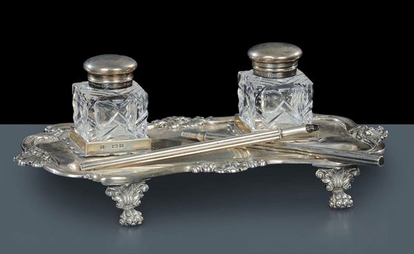 Calamaio in argento sbalzato e ampolle in cristallo, Inghilterra XIX secolo