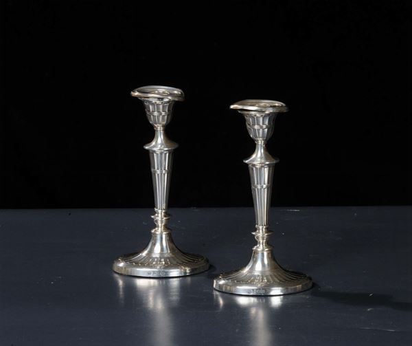 Coppia di candelieri in argento, Inghilterra XIX secolo