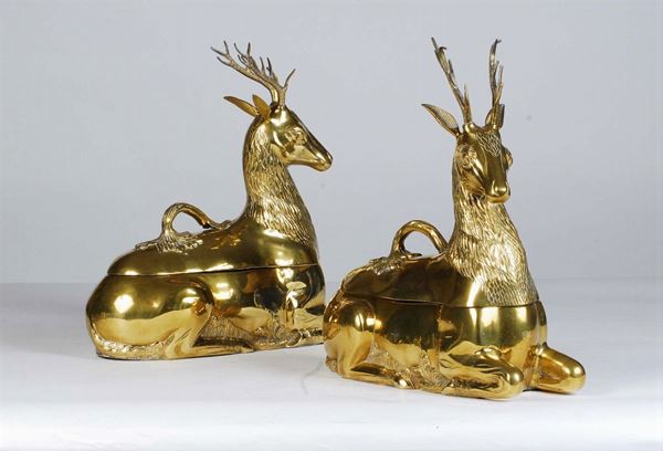 Coppia di scatole a foggia di cervi in metallo dorato, XX secolo