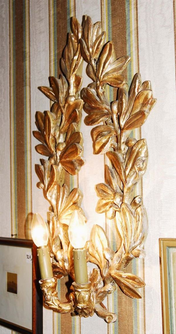 Applique in legno dorato a due luci, fine XIX secolo
